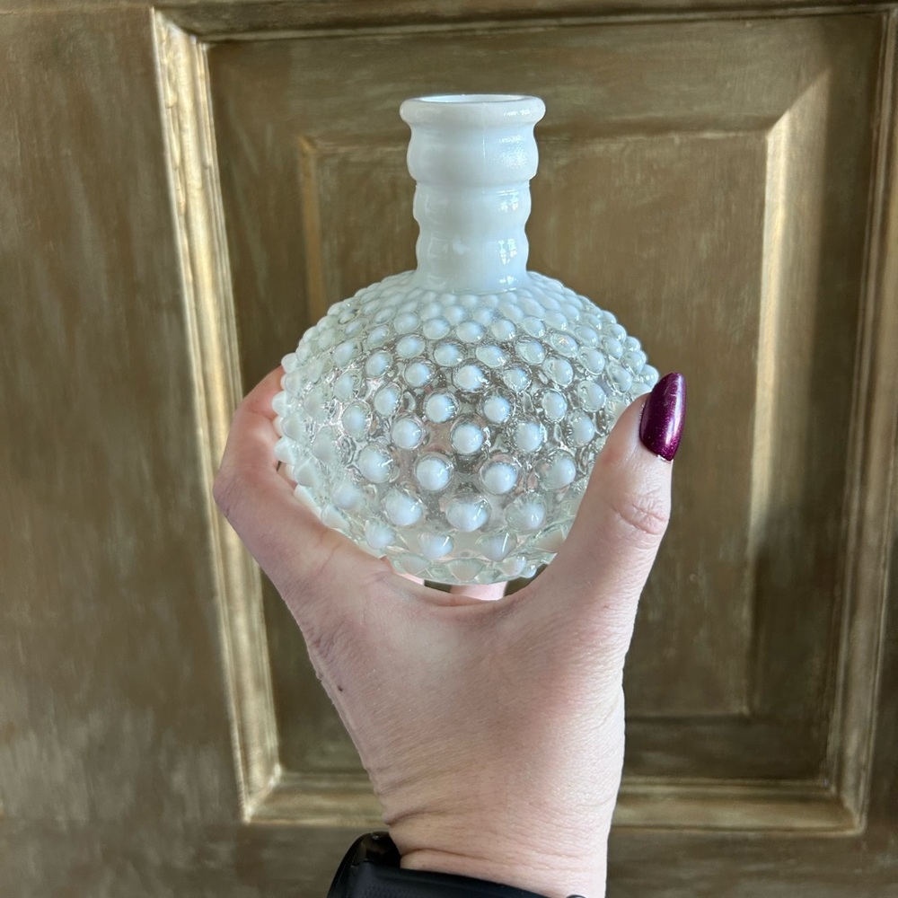 Vintage‎ Fenton hobnail vase